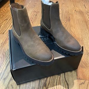 Womens Chelsea Boots